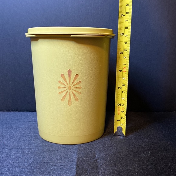 1970’s Tupperware Canister - Picture 11 of 11